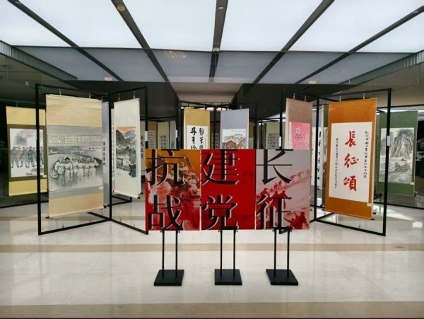 退役不清除的赤忱担当融入翰墨图画，“岁月峥嵘·初心之路”字画